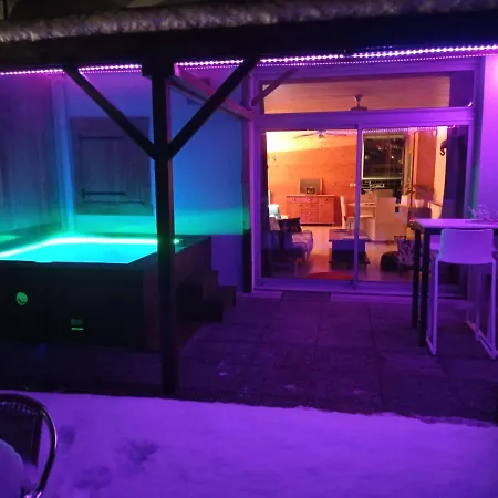 Rooftop 2 -jacuzzi Prive Au Pied Du Mont -blanc Apartment Sallanches
